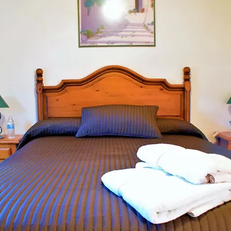 לינה וארוחת בוקר Casa Alta 2*